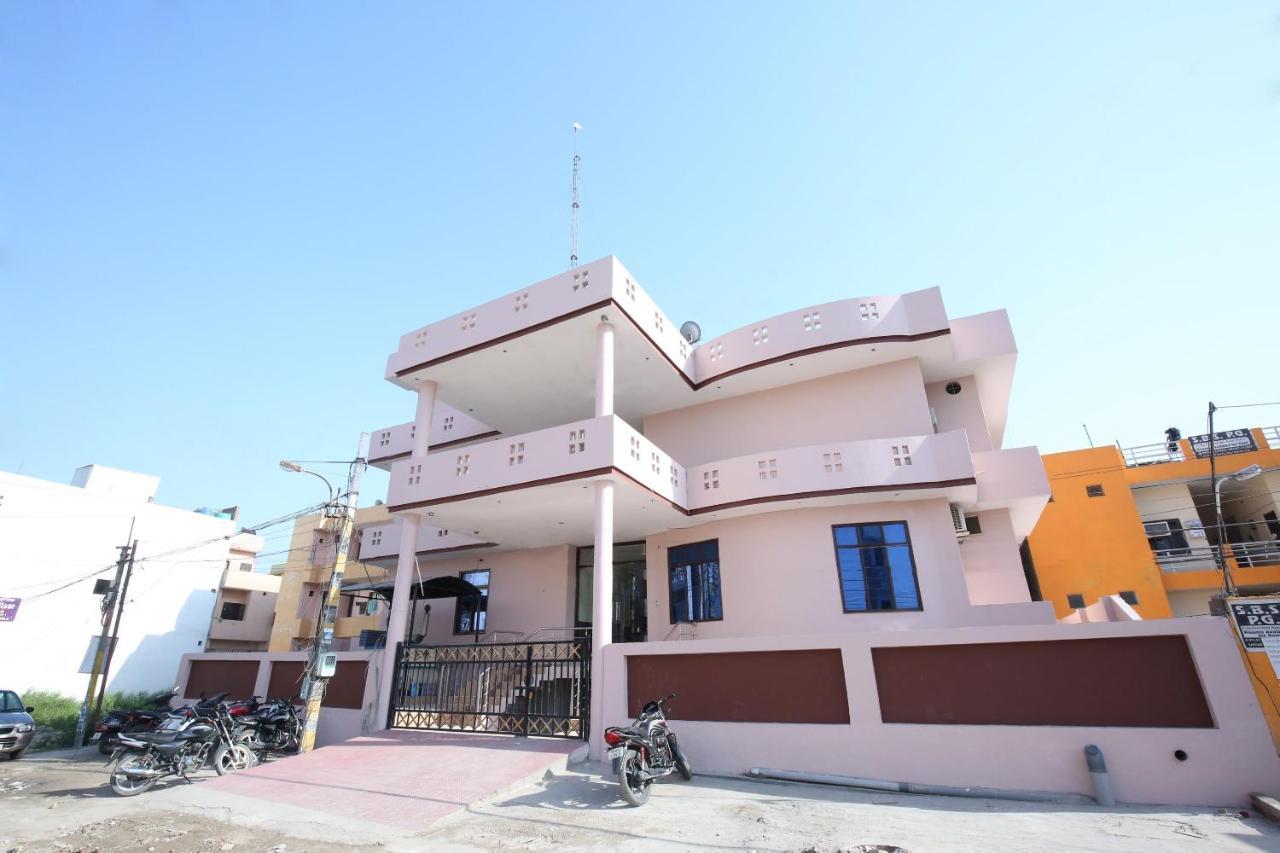 Capital O 11708 Near Lpu Hotel Phagwara Exterior photo